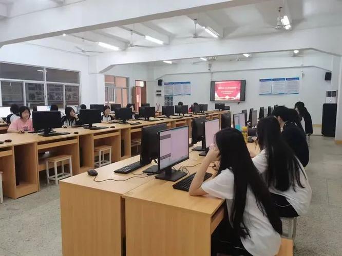 海丰县中等职业技术学校举行2024年职业教育活动周系列活动 职业介绍服务受热捧
